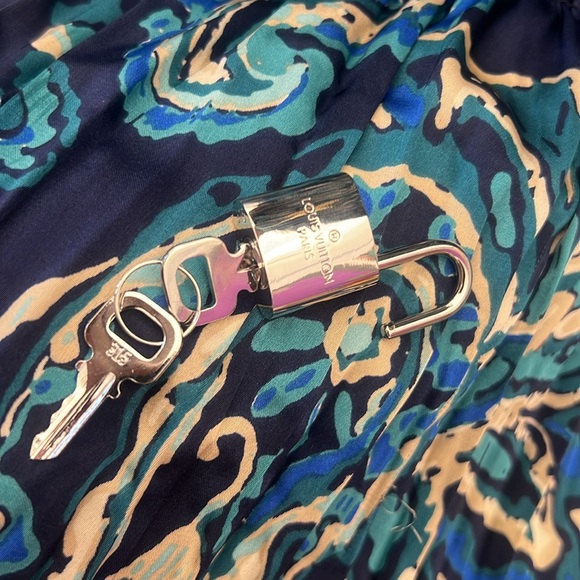 🔥 LV Lock & 2 Keys Silver 315🔥🤑 - Picture 3 of 5